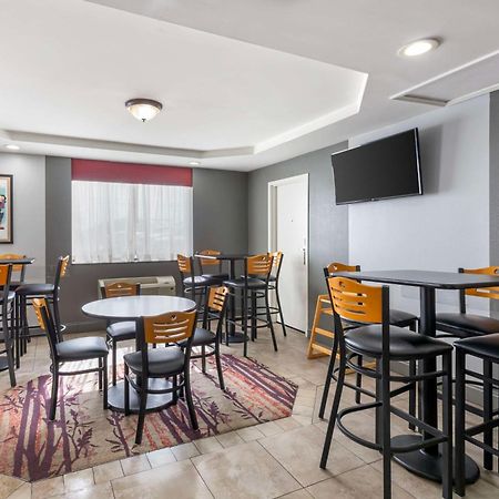 Best Western Inn At The Rochester Airport Exteriör bild