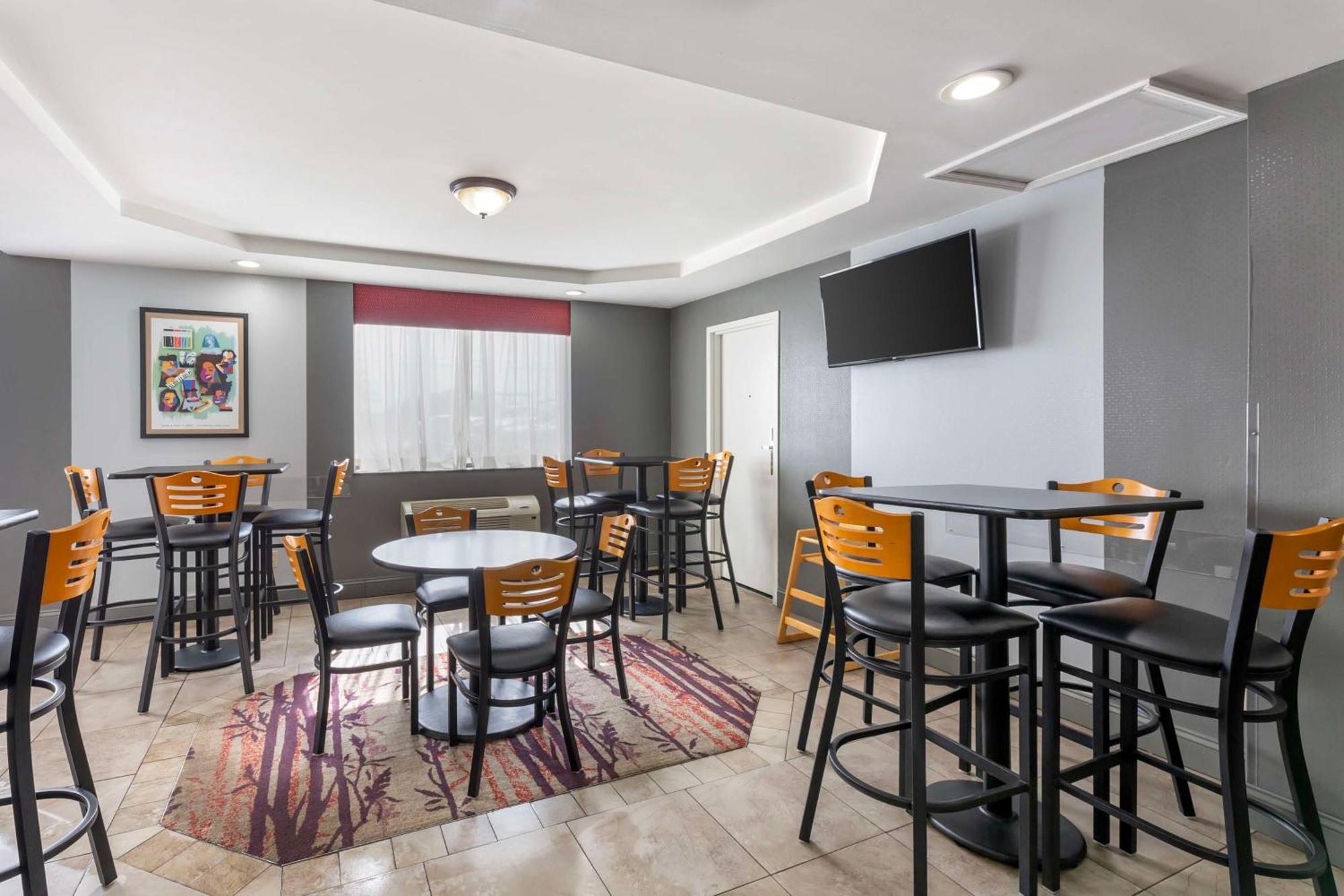 Best Western Inn At The Rochester Airport Exteriör bild