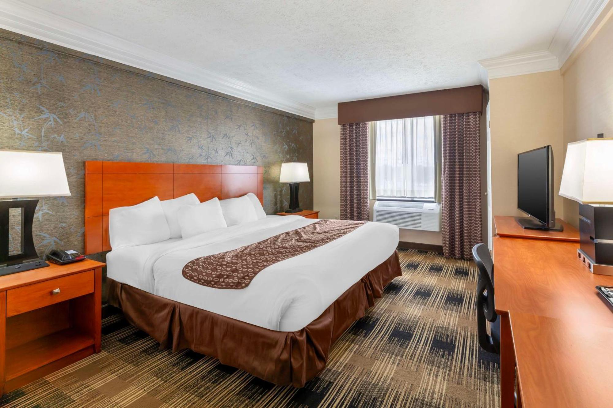 Best Western Inn At The Rochester Airport Exteriör bild