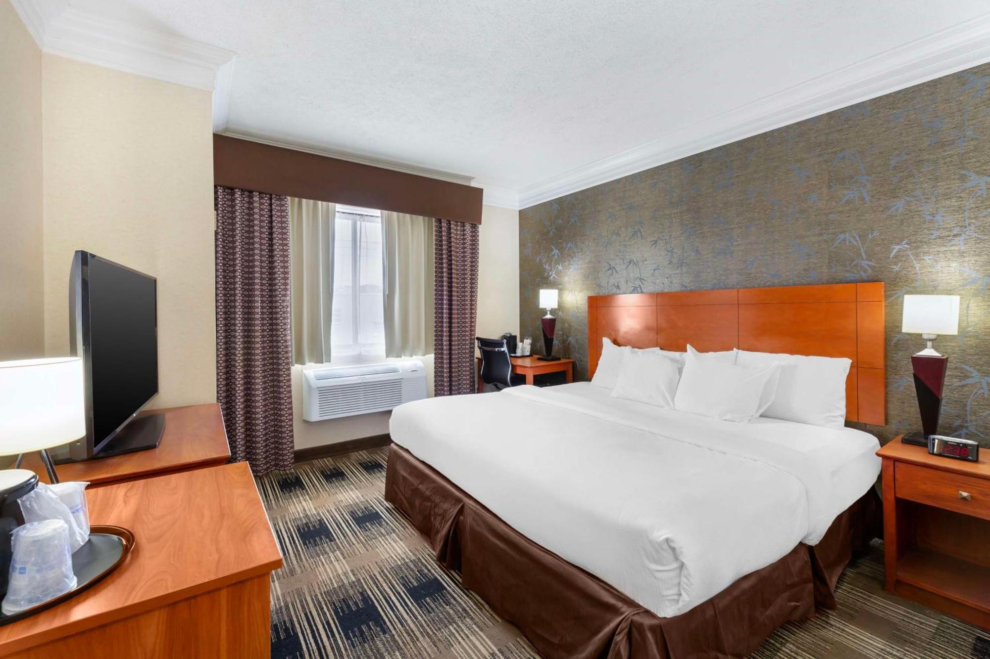 Best Western Inn At The Rochester Airport Exteriör bild