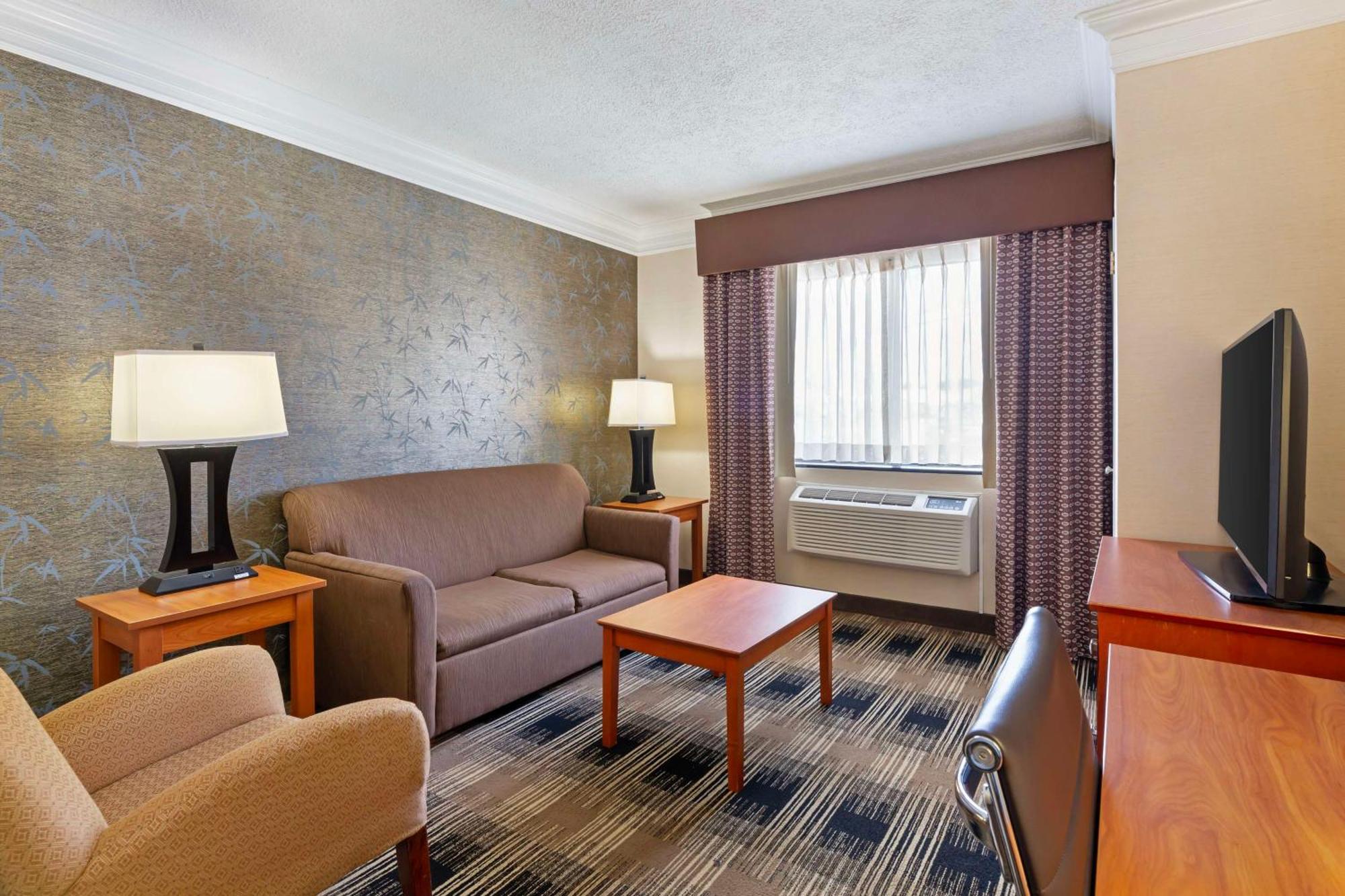 Best Western Inn At The Rochester Airport Exteriör bild