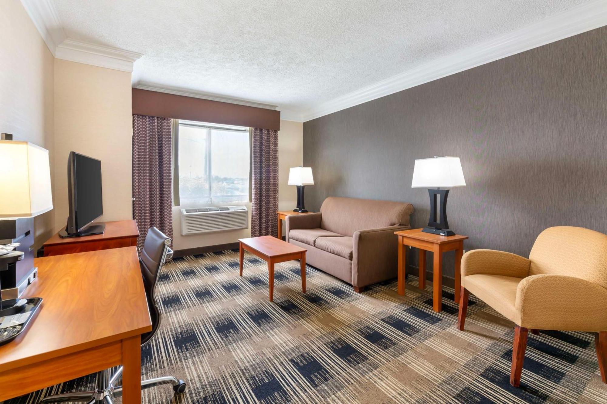 Best Western Inn At The Rochester Airport Exteriör bild