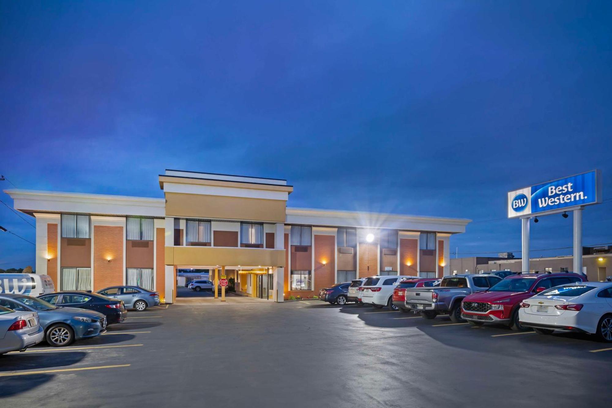 Best Western Inn At The Rochester Airport Exteriör bild