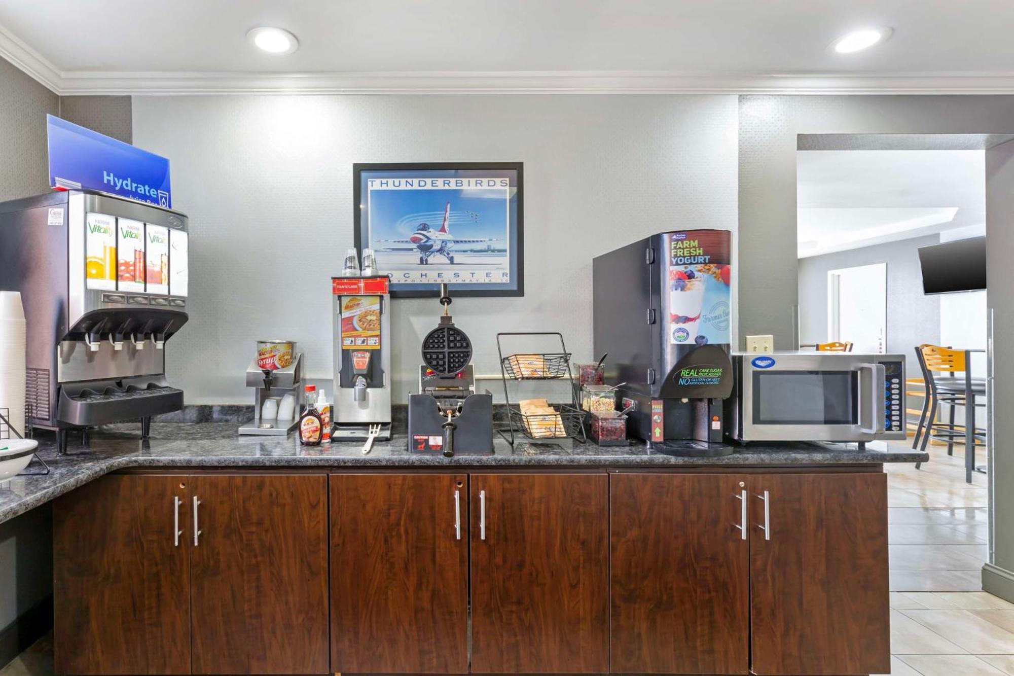 Best Western Inn At The Rochester Airport Exteriör bild
