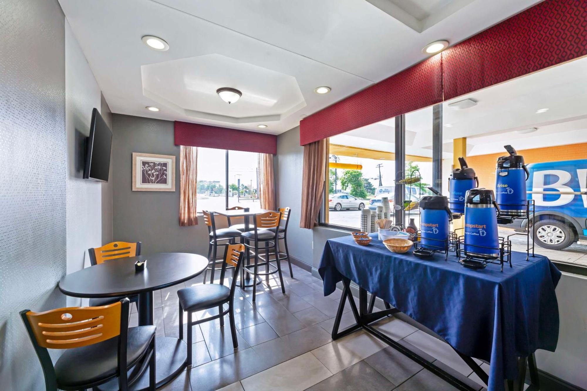Best Western Inn At The Rochester Airport Exteriör bild